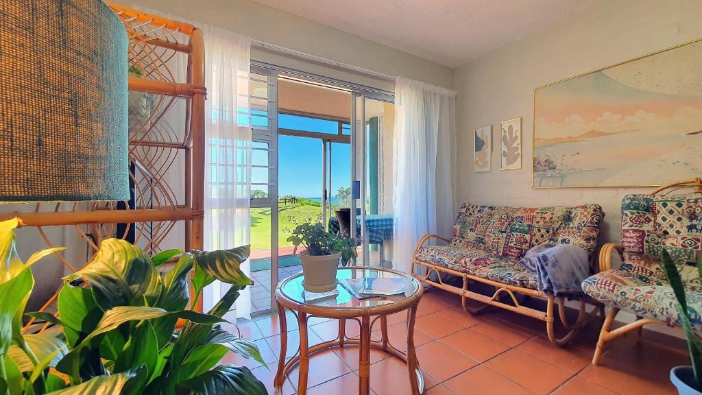 Aston Bay Apartment | Escape to Paradise: Beachside Apartment