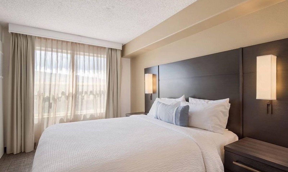 Reno/Tahoe Airport Hotel | Excellent Choice! Unit w/Full Kitchen, Near Fleischmann Planetarium!