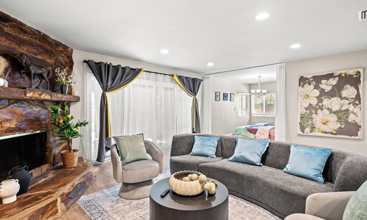 Hacienda Heights House | Excellent location/near Disney/Universal Studios/5BR/2.5BA/7BEDS/quiet/beautiful