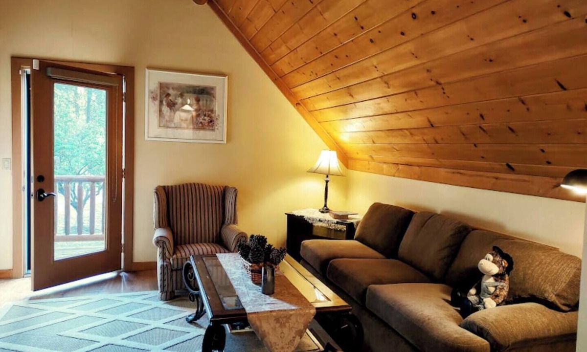 Mountain Center Cabin | Exquisite Log Cabin ~ WiFi & AC in Mountain Center near Idyllwild & Palm Springs