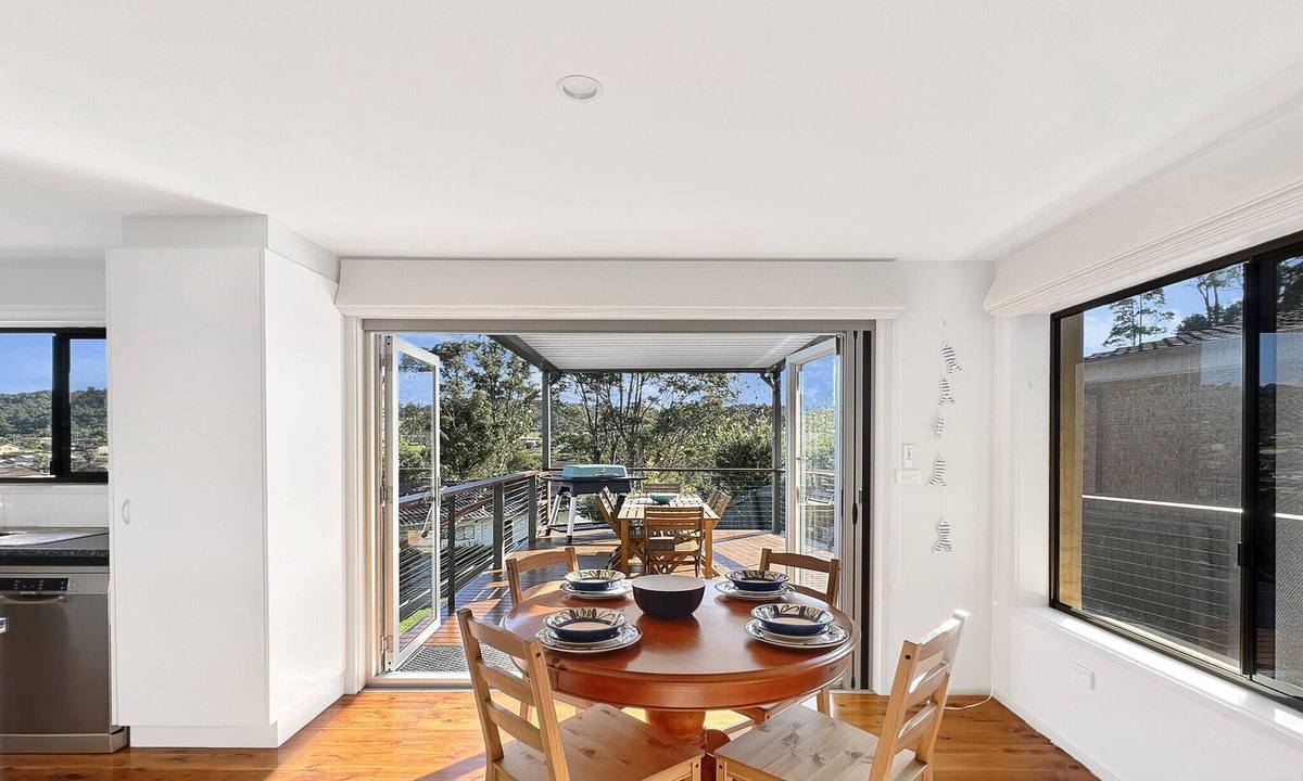 Surf Beach Apartment | Fab 3-Bed Stay with Great Outdoors & Water Views