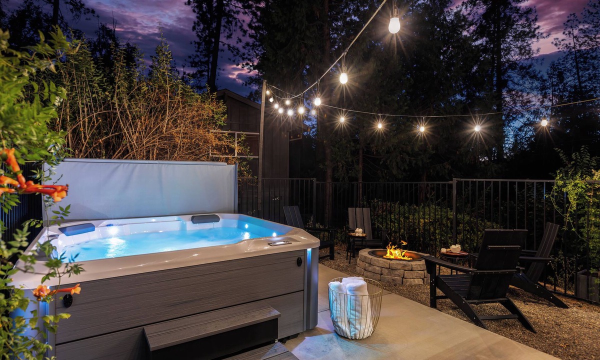 Yosemite Forks Cabin | Family Cabin, Dog, Ht Tb, 15 min Yosemite, Valentine's Day + Firefall Packages