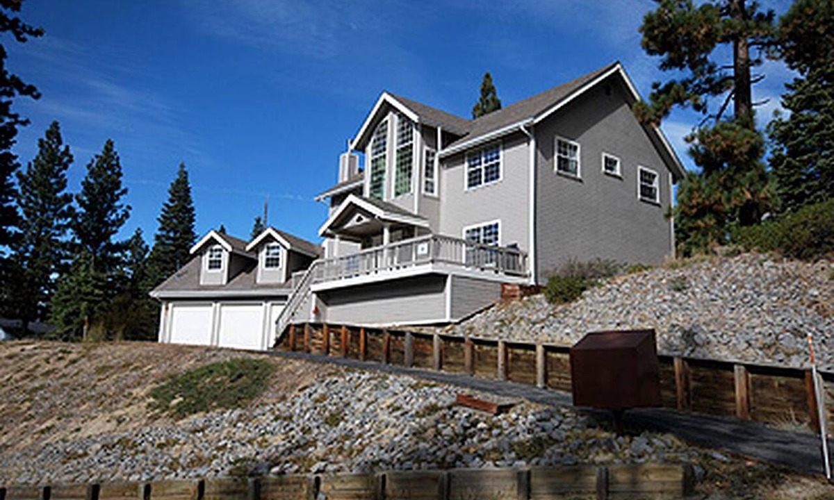 Montgomery Estates Cottage | Family-Friendly Cottage with Mountain Views near Heavenly Ski Resort in South Lake Tahoe, California