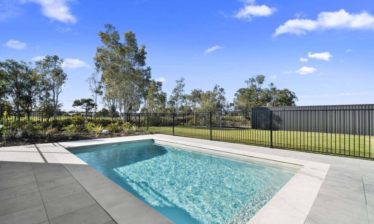 Banksia Beach House | Fishers' Tee Time Home