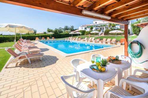 Pata de Baixo Apartment | Flor da Laranja, Albufeira by AlgarveBlossom