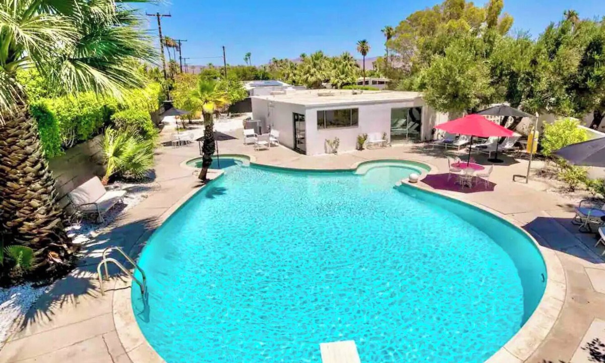 Racquet Club Estates Villa | Former Steve McQueen's Midcentury Hideaway - Iconic Pool