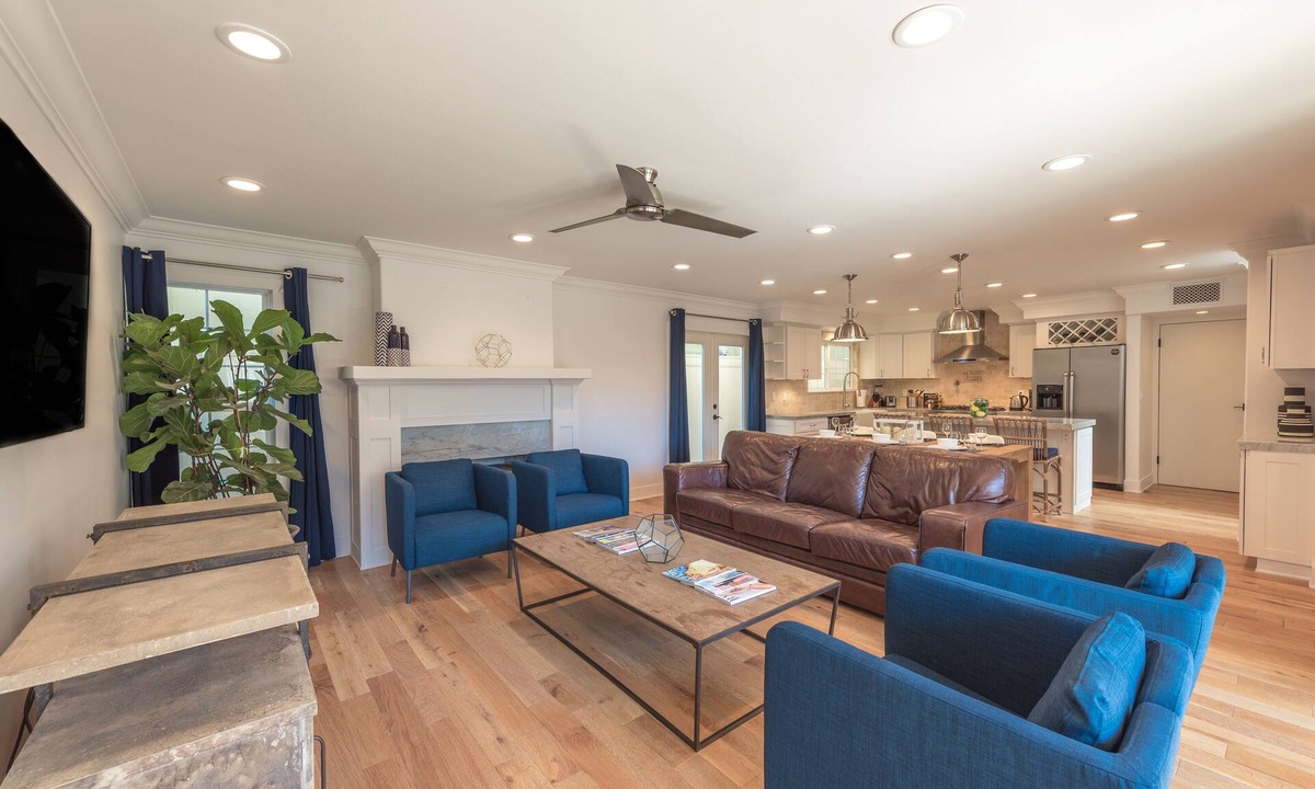 West Newport House | Four Bedroom Remodeled Townhouse By The Sand with AC!