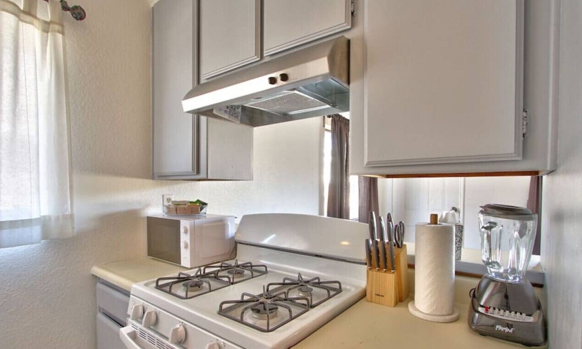 Woodlands House | Four Little Bears w/ AC, 15 mins. to lake, ski resort, & the village
