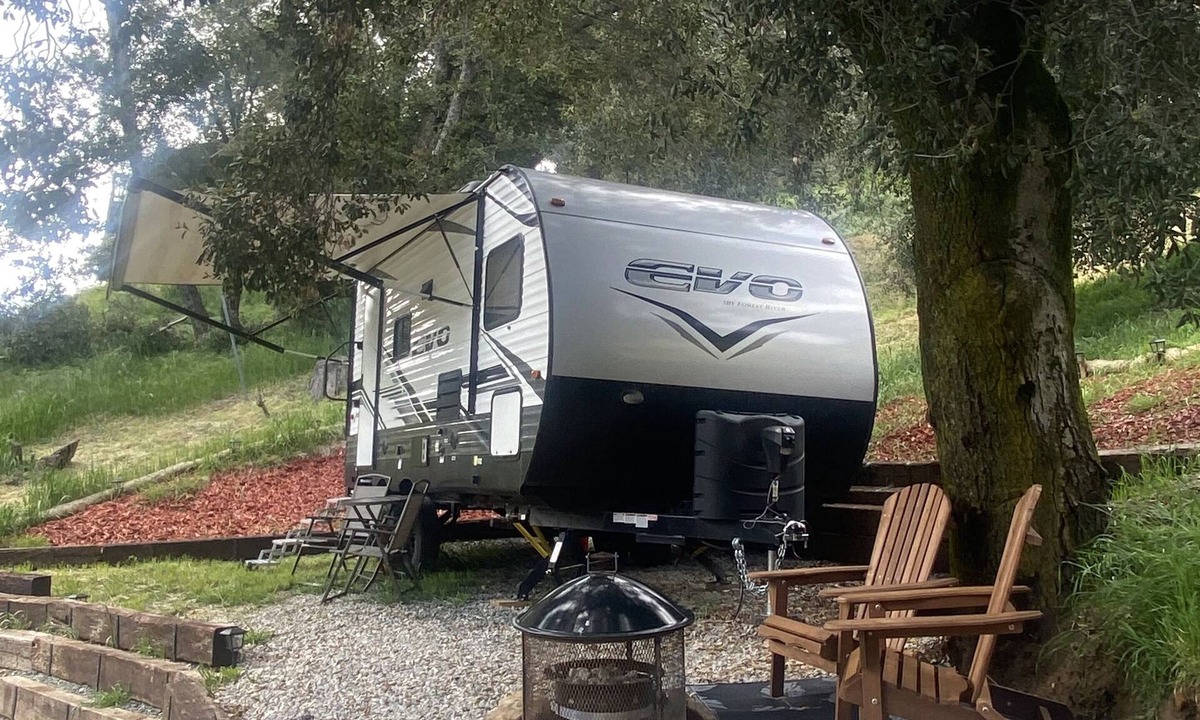 Julian House | Four minutes drive to historic Julian, CA! Cozy, RV with all the amenities.