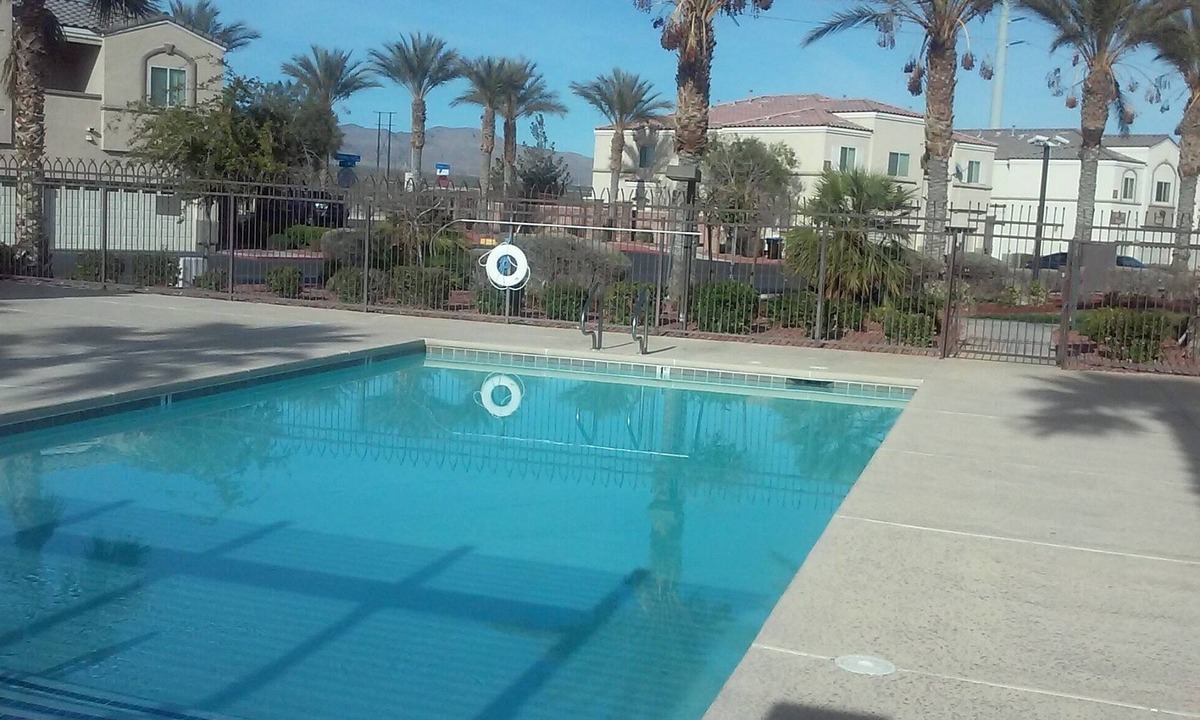 North Las Vegas House | French Themed Townhouse Near Speedway; 20 Minutes From Strip