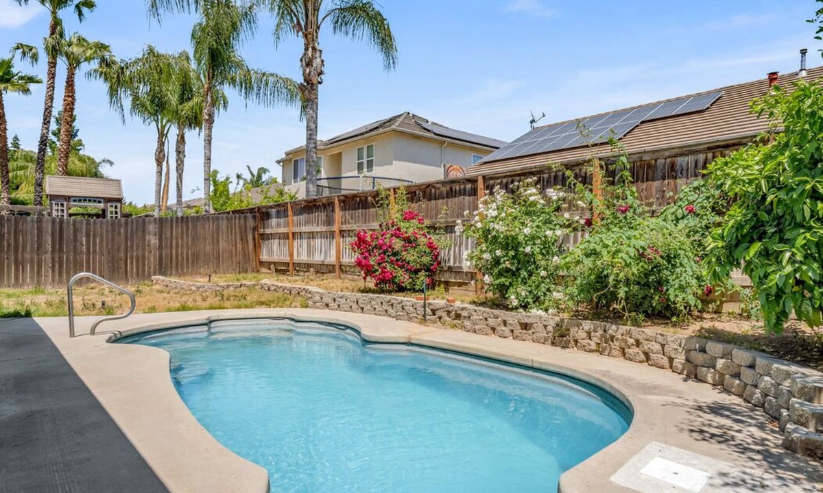 Fresno House | Fresno House , Pool , BBQ , Firepit , Garage , 3BD/2BTH