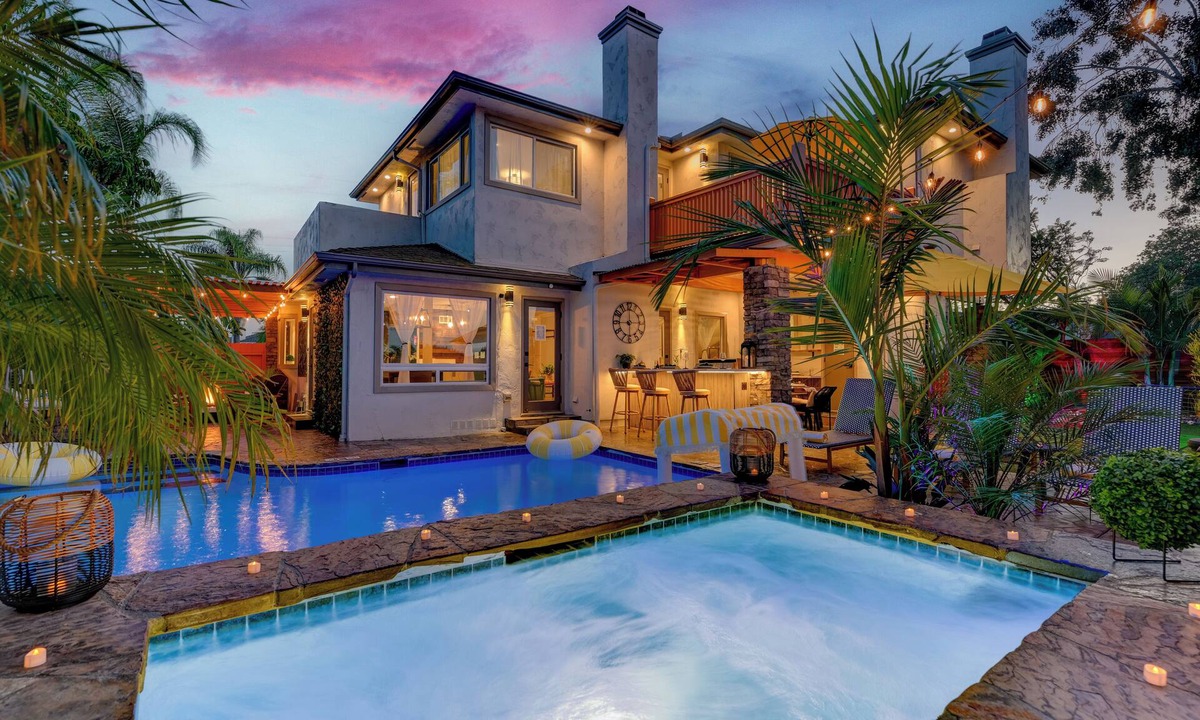Allied Gardens House | ✈Fully Remodeled Mansion Pool/Jacuzzi☀
