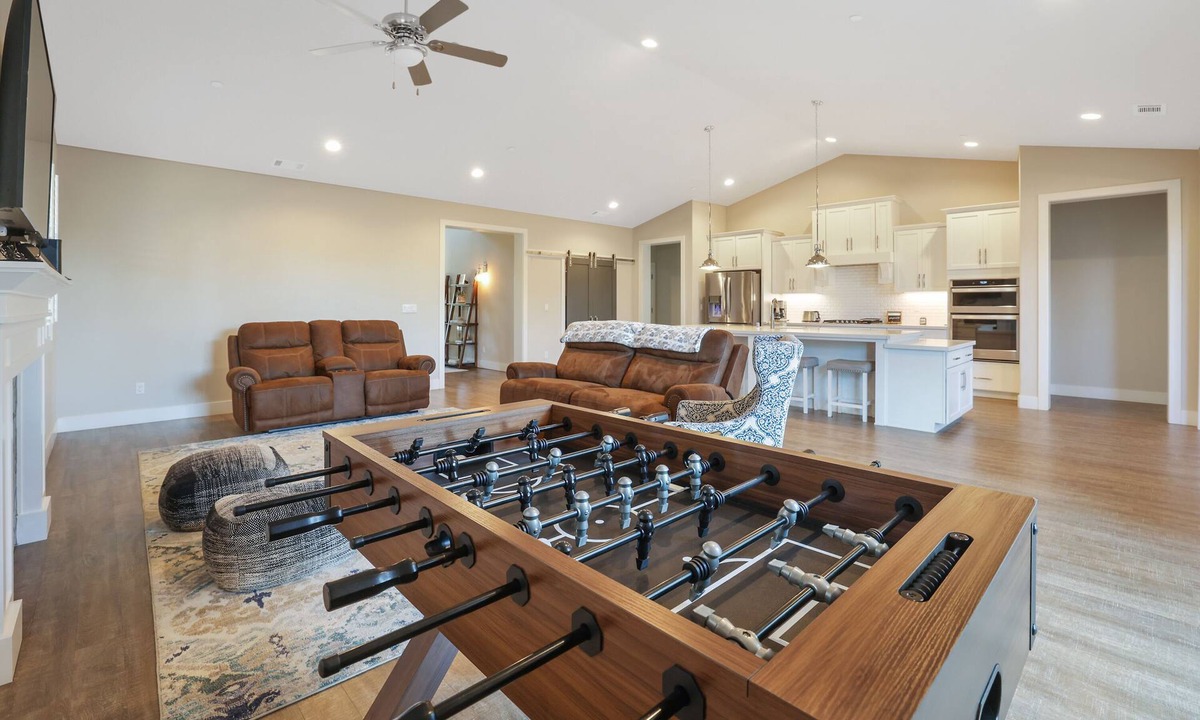 Arroyo Grande House | Furnished 2 bed, 1.5 bath, 2 car garage with EV charger all utilities included