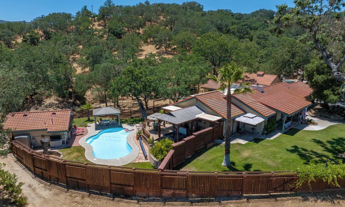 Atascadero Cabin | Gateway to the California Central Coast Sleeps 10 accept 14- 5 Bedrooms 4 Baths