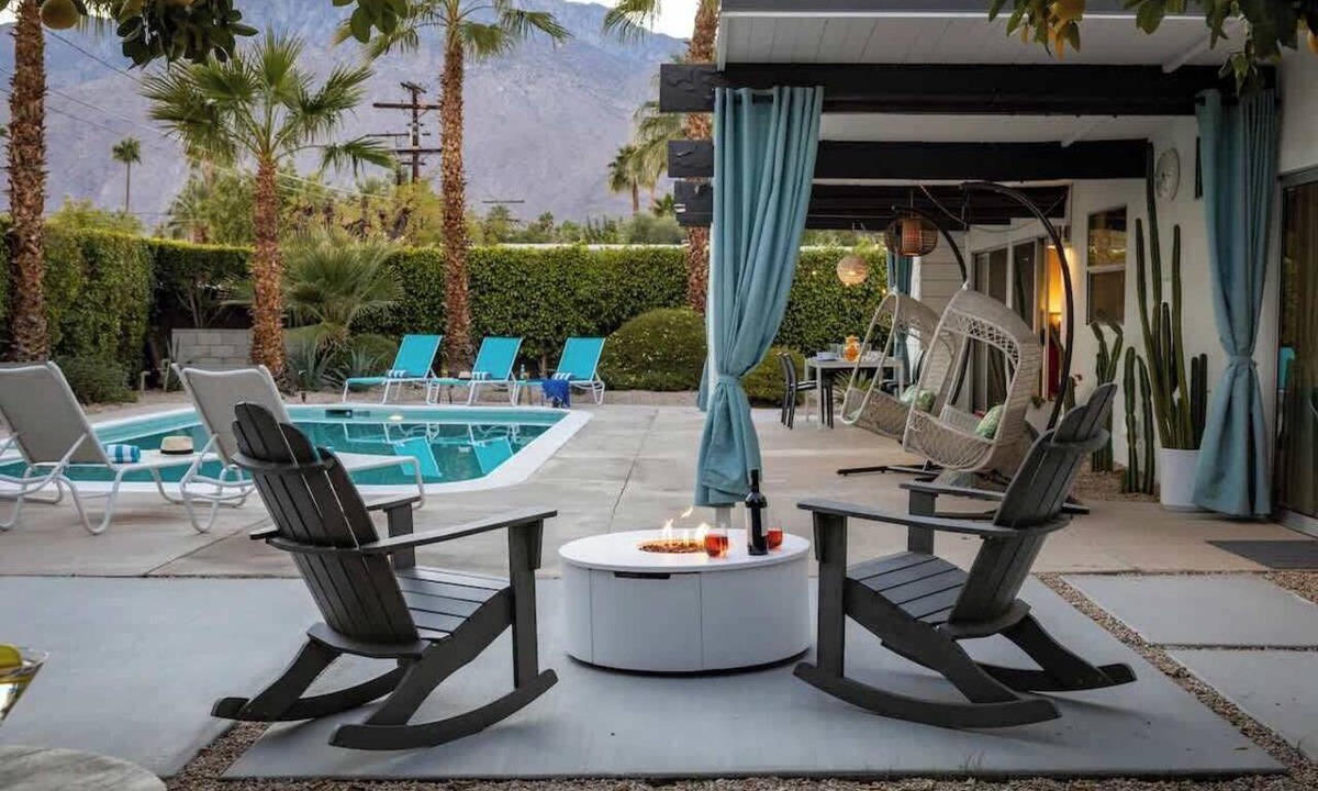 Sunmor House | Glam Mid-Century - Stellar Views, Saltwater Pool