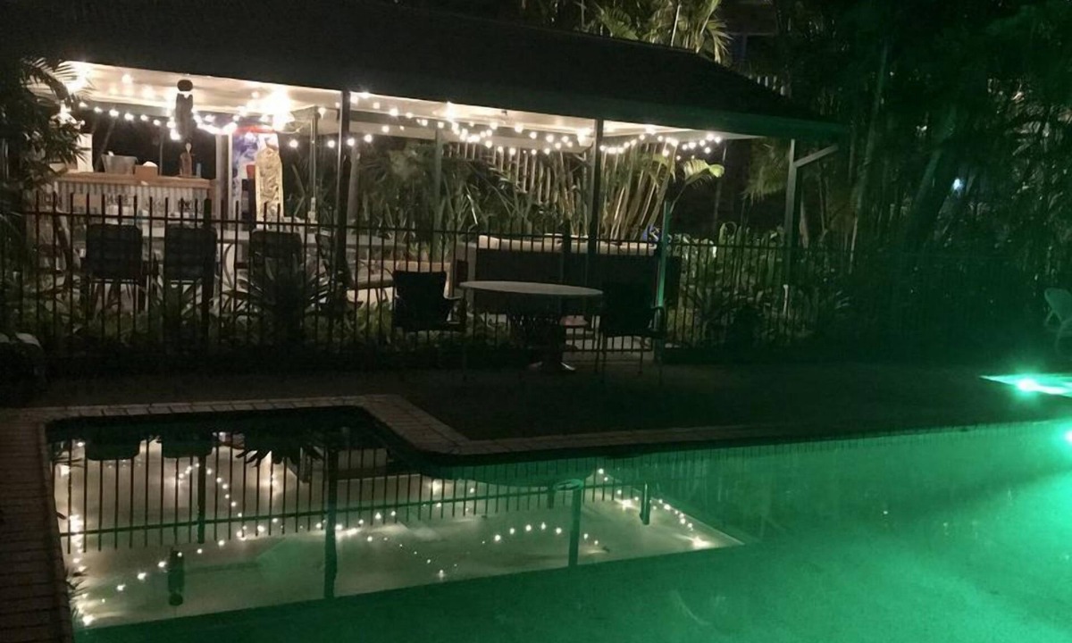 Gaven Apartment | Gold Coast Tropical Hideaway