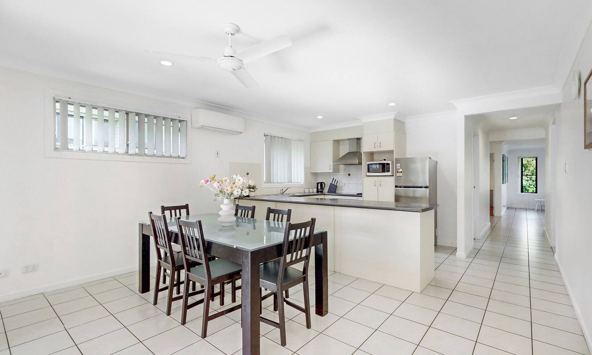 Upper Coomera House | Golden Moments - 4Bedroom Home - Coomera