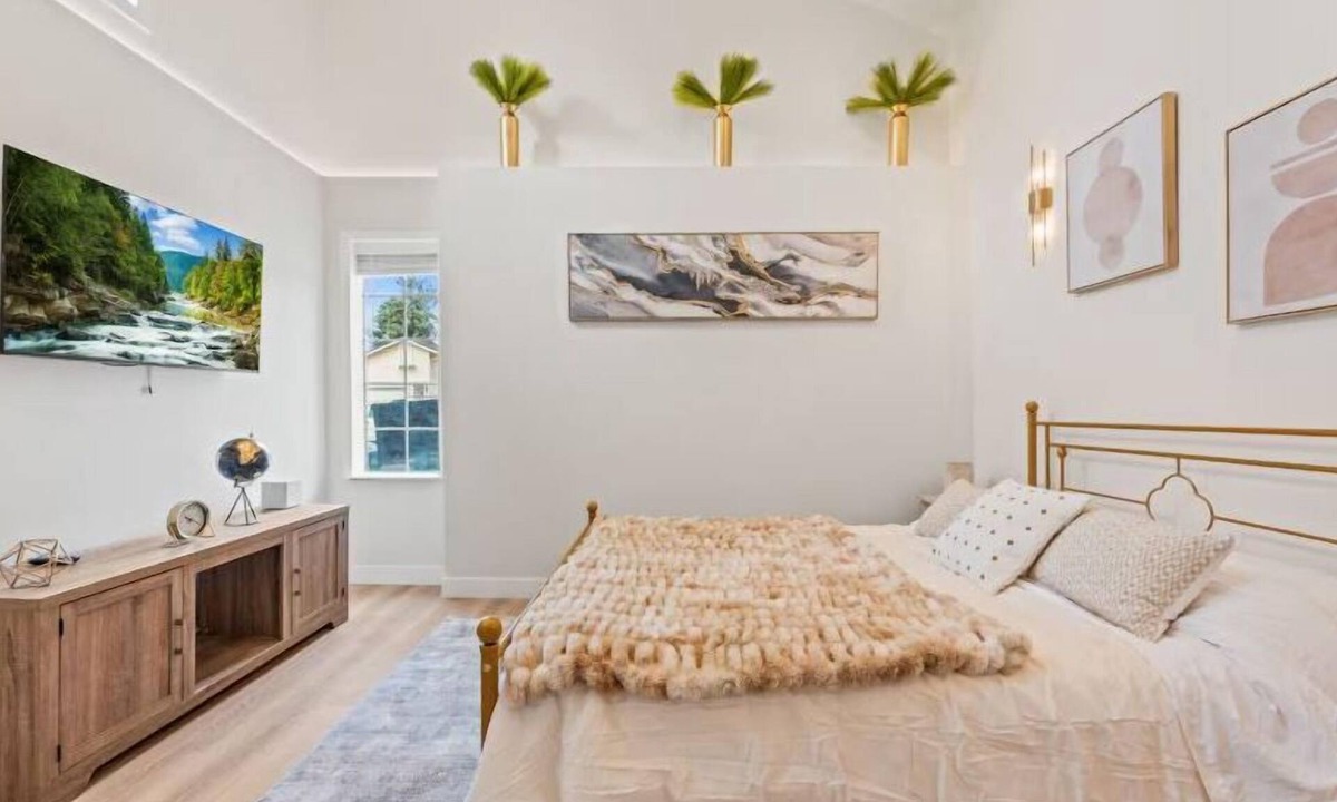Kaseberg - Kingswood Apartment | Golden Roseville Luxe Retreat