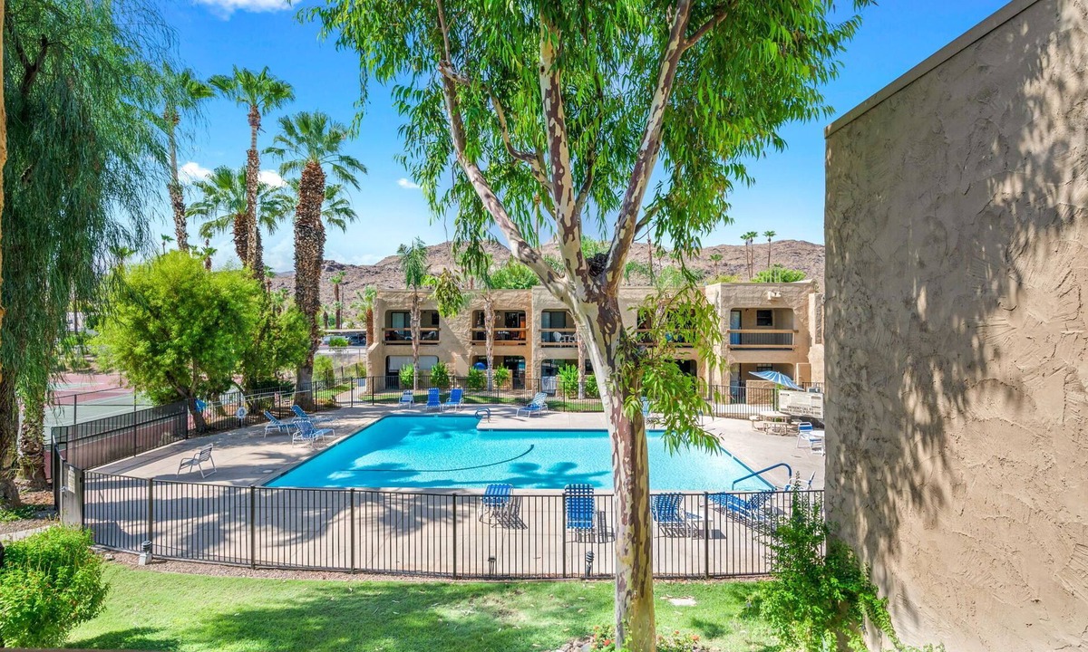 Palm Springs Condo | Golf & Tennis Club Condo with balcony overlooking pool