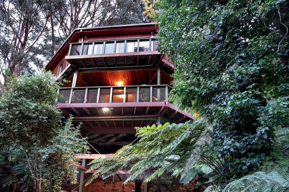 Kalorama Cabin | Gorgeous Octagonal Tree House Rental for a Unique Dandenong Ranges Accommodation near Melbourne