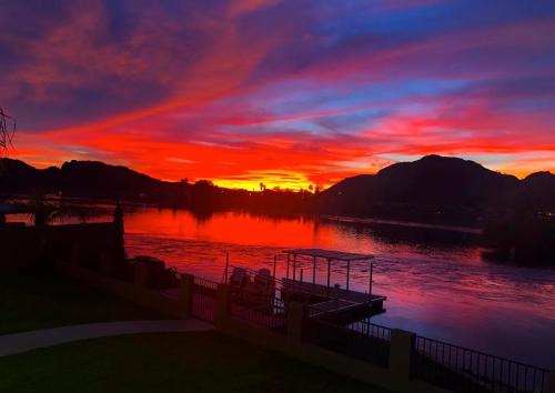 Big River House | Grand Sand Riverfront, private beach & boat dock