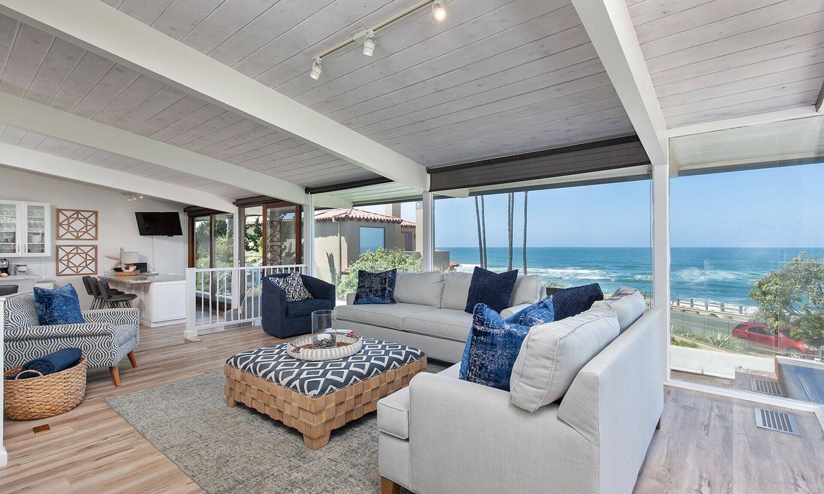 Sunset Cliffs House | Great Family Home for the Holiday! in Sunset Cliffs NOW W/AC & HEATED POOL!