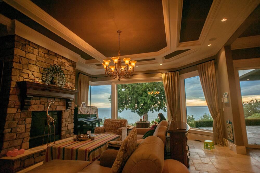 Surrey House | Great Ocean View House
