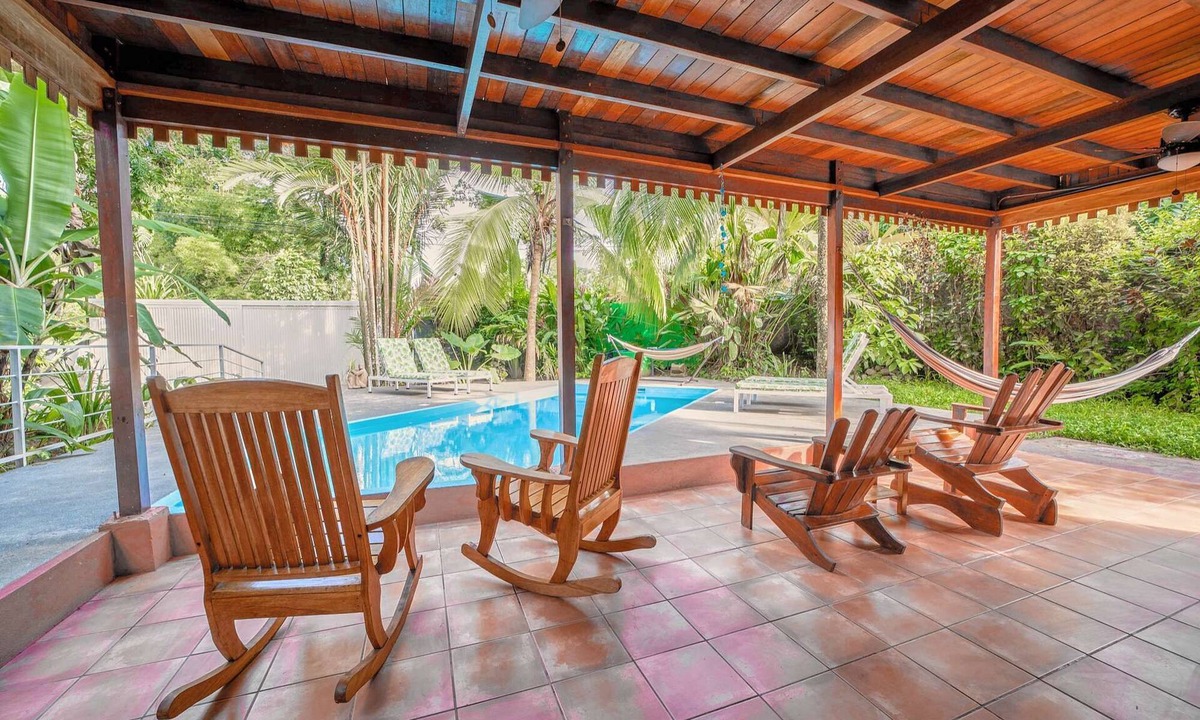 Cocles House | Ground floor w' terrace - a min’ walk to the beach