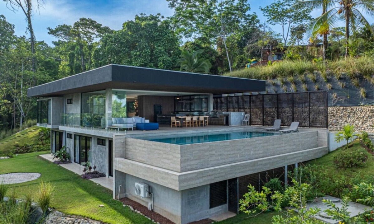 Ballena House | GUACAMAYA ROJA VILLA