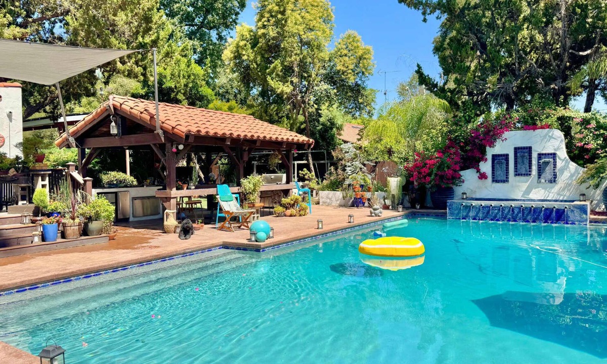Visalia House | Guest House in Visalia Poolside Casita