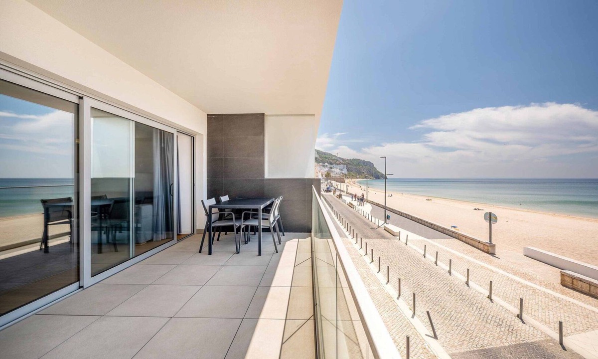 Santiago Apartment | GuestReady - Golden sea view retreat
