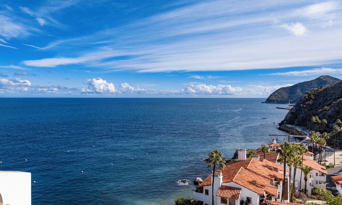 Avalon Condo | H1864: Remodeled 2Br villa, AC, 4-seat cart, OCEAN VIEWS, BBQ