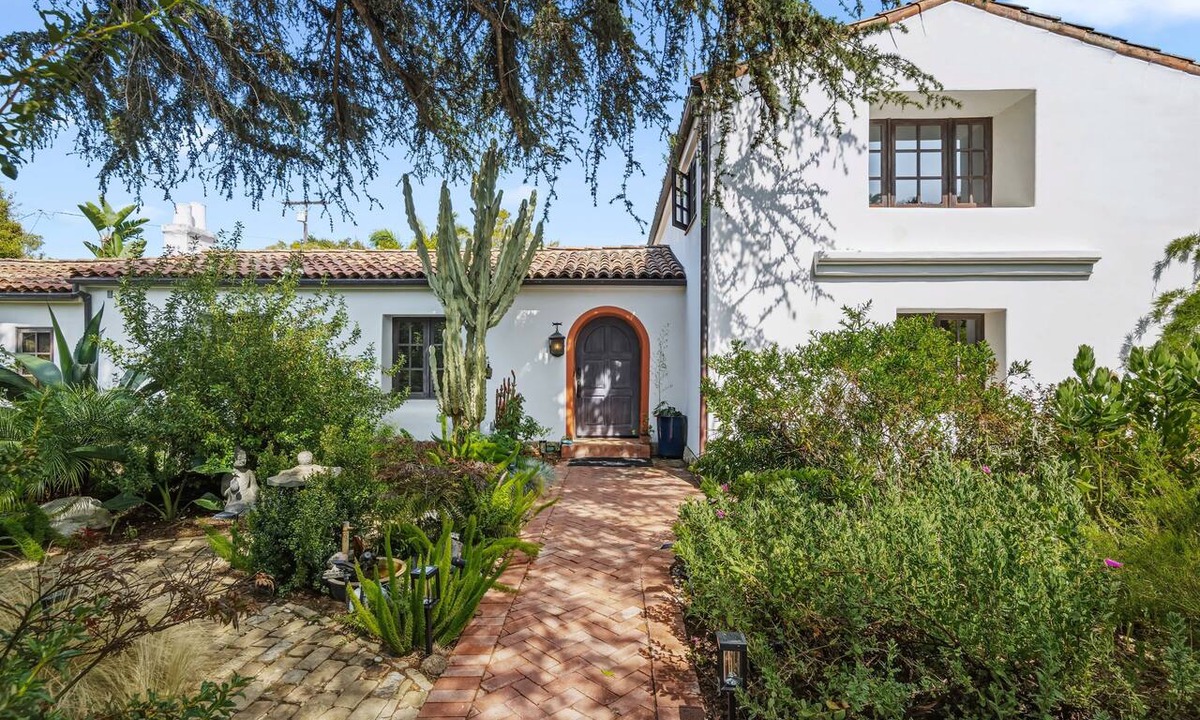 West Mesa House | Hacienda on the Mesa | Spanish-Style 3BR | Mosaic Tiles | Garden Oasis