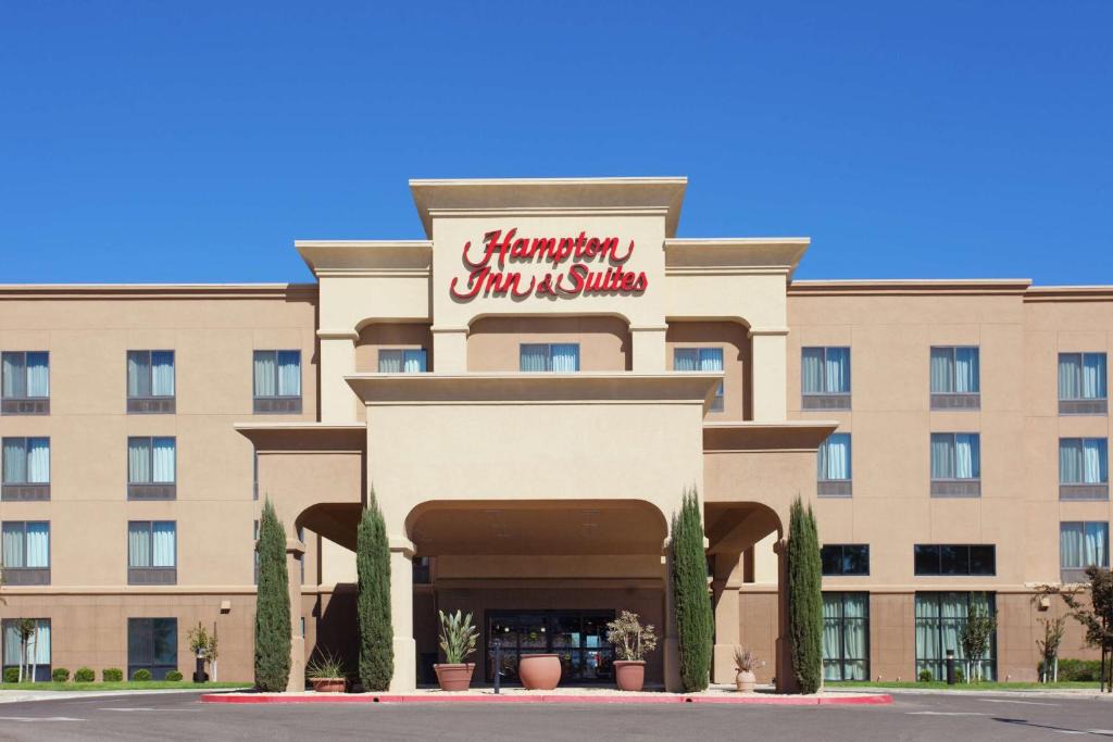 Herndon Hotel | Hampton Inn & Suites Fresno - Northwest