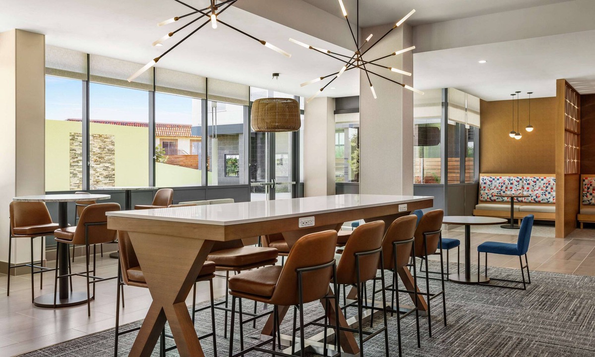 East San Mateo Hotel | Hampton Inn & Suites San Mateo-San Francisco Airport