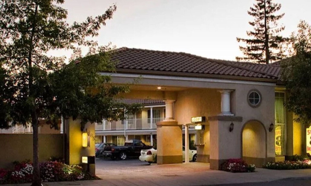 Mountain View Hotel | Have a Super Bowl Time at our Super 8 by Wyndham in Mountain View. 6 mi to Levi
