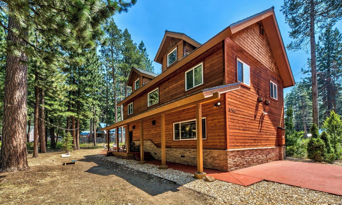 South Lake Tahoe House | Heavenly Chalet - Close to Gondola & Beaches