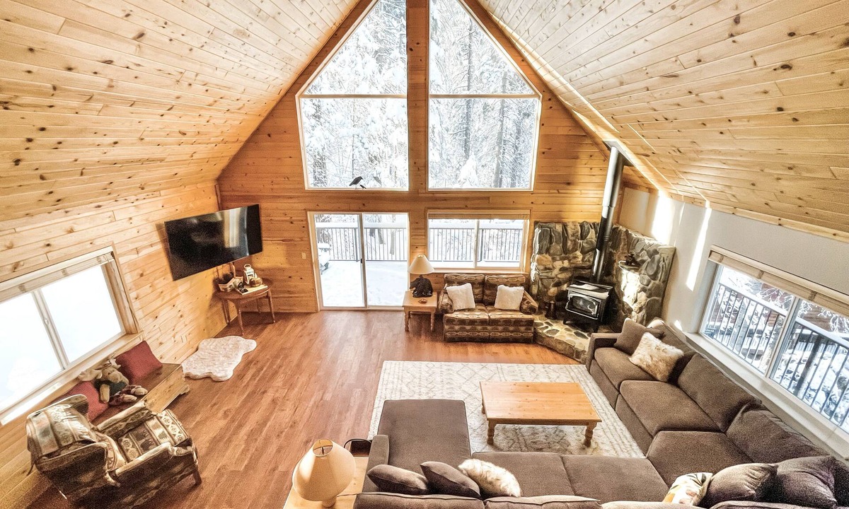 Arnold Cabin | Hibernation station Peaceful Cabin Retreat - Fireplace, Hiking, blue lake spring
