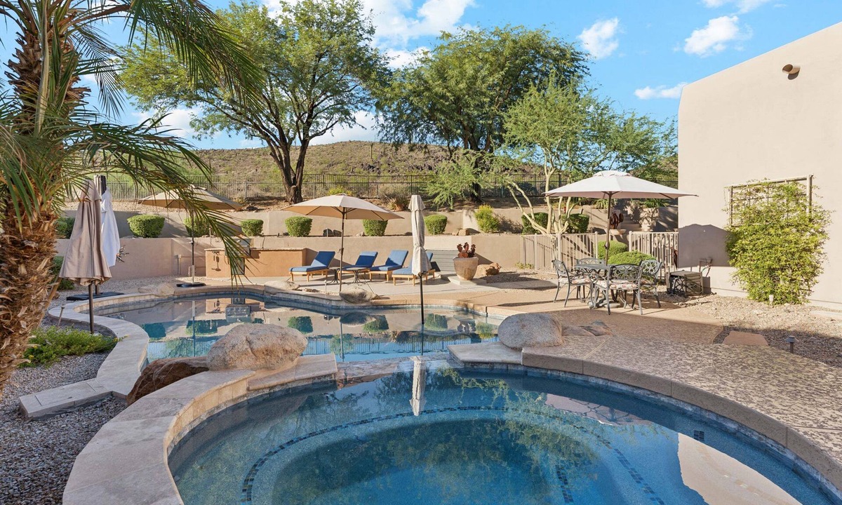 Arrowhead Ranch House | Hidden Oasis Intimate 3 BR Home/Private Pool/Jacuzzi/Fire Pit/Glendale