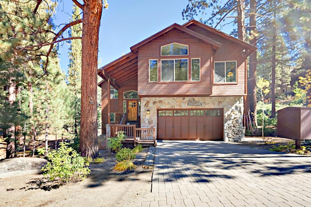 Montgomery Estates House | High Meadow Escape