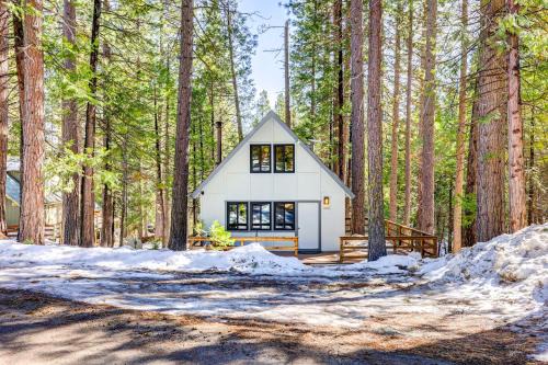 Cold Springs House | Hike, Fish & Explore: California Cabin w/Deck!