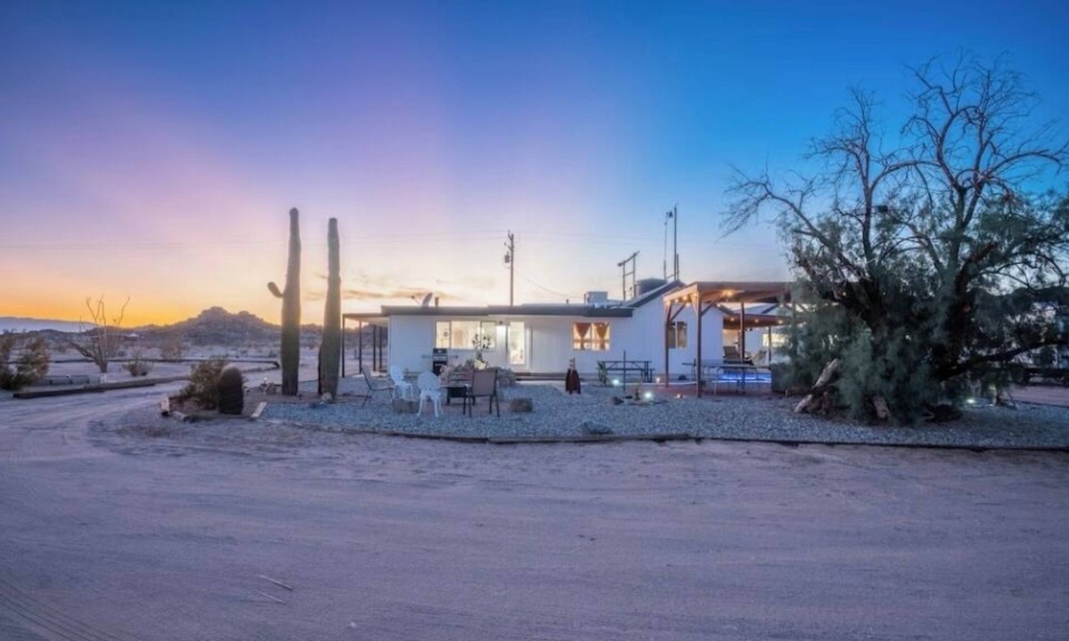 Wonder Valley House | Hikers Paradise . Spacious Four Bedrooms with Spa and Ping Pong.