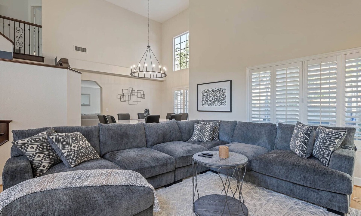 Castaic House | Holiday Dream Stay -Pool & Spa, Pool Table, Ping Pong & Games by Magic Mountain