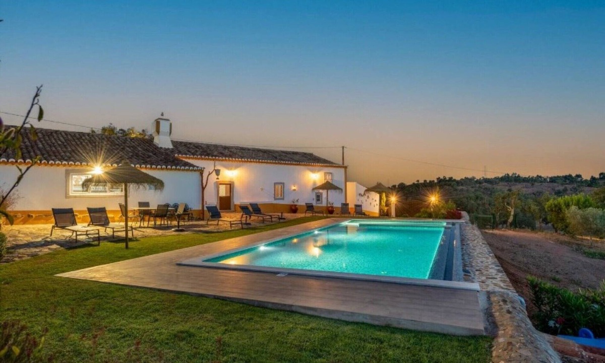 Loule House | Holiday Home 'Casa Do Forno - Vale Luís Neto' with Mountain View, Wi-Fi and Air Conditioning