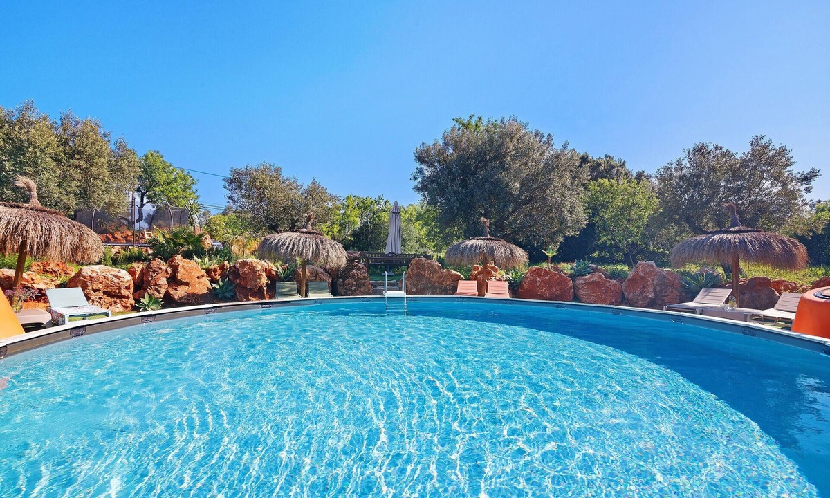 Moncarapacho e Fuseta House | Holiday Home 'Casa Osga' with Mountain View, Shared Pool, Terrace & Wi-Fi