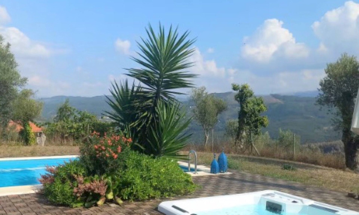 Codecoso House | Holiday Home 'Casas Coração' with Mountain View, Wi-Fi and Air Conditioning