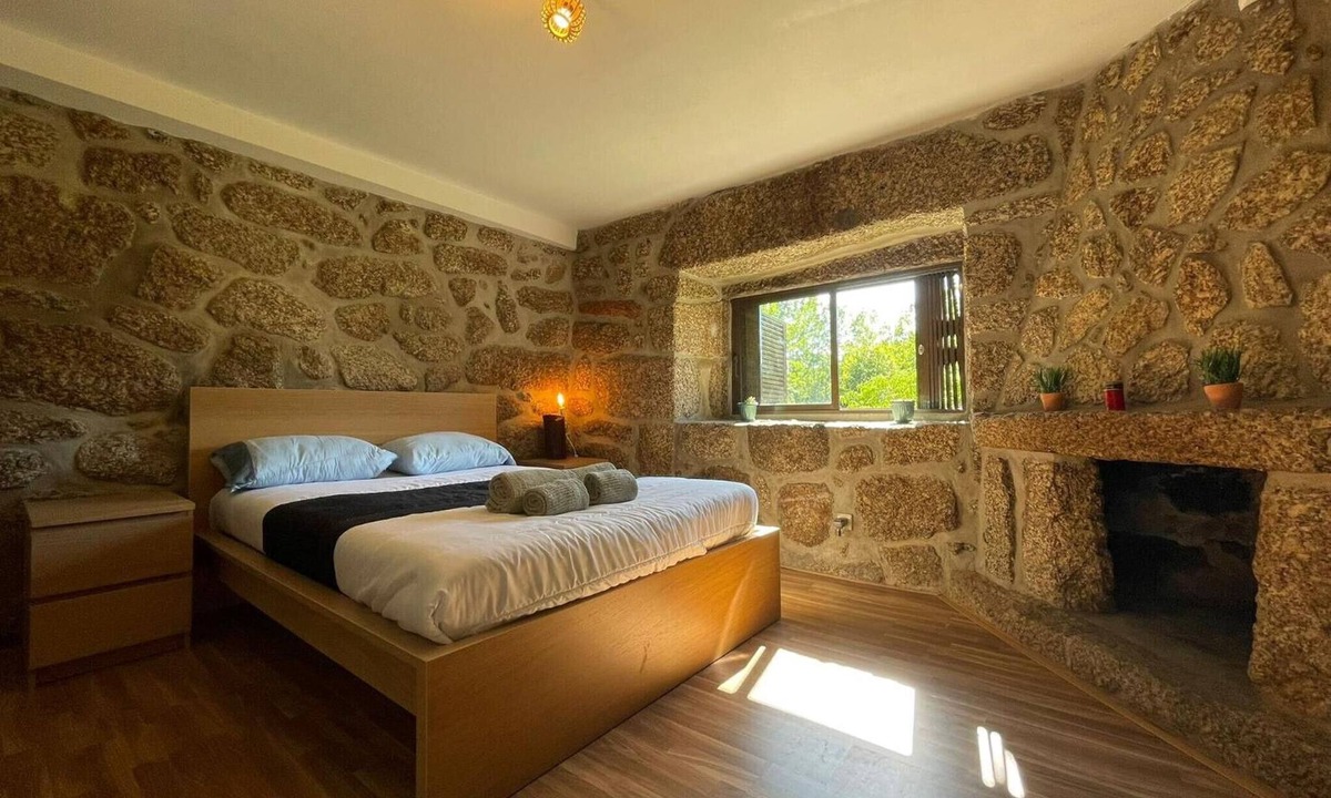 Vilar House | Holiday Home 'Completa' with Mountain View, Private Terrace and Wi-Fi