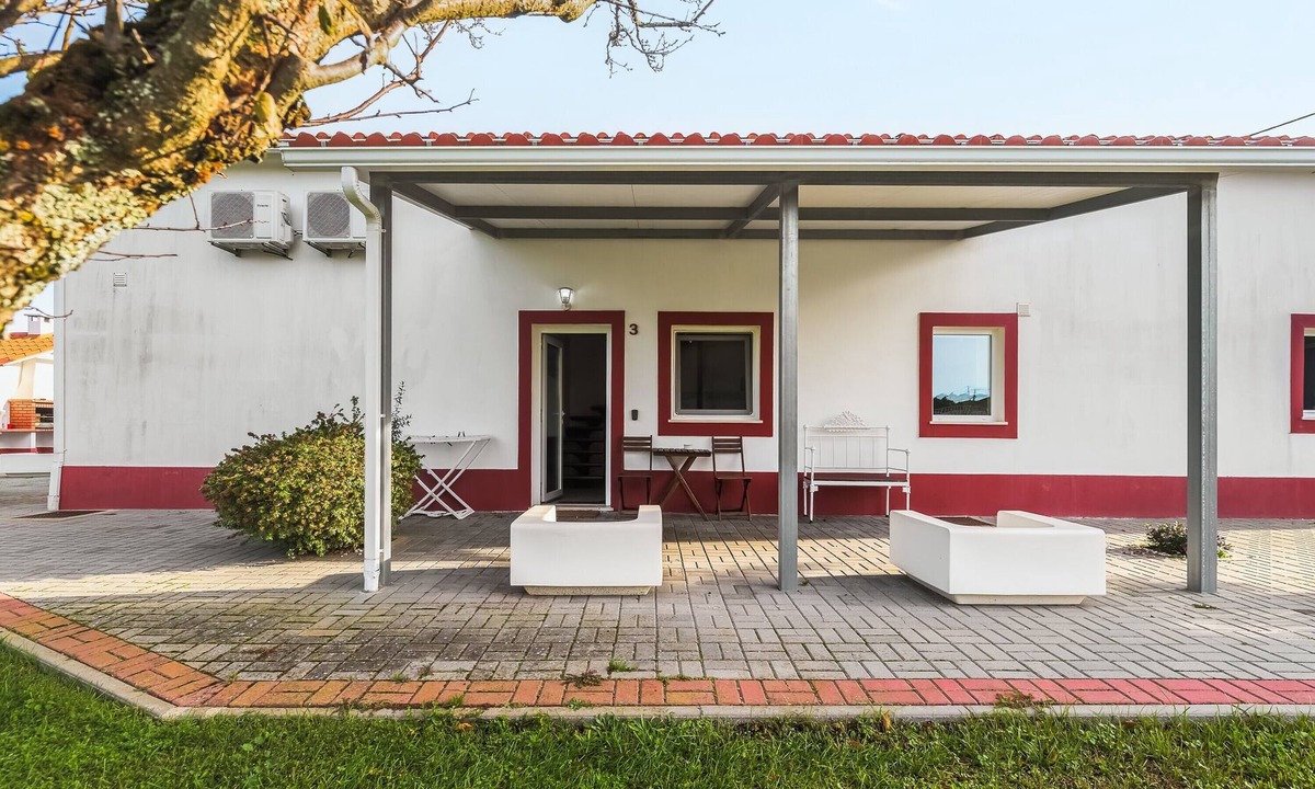 Palhais House | Holiday Home 'Das Pipas Palmela 3' with Shared Terrace, Wi-Fi & Air Conditioning