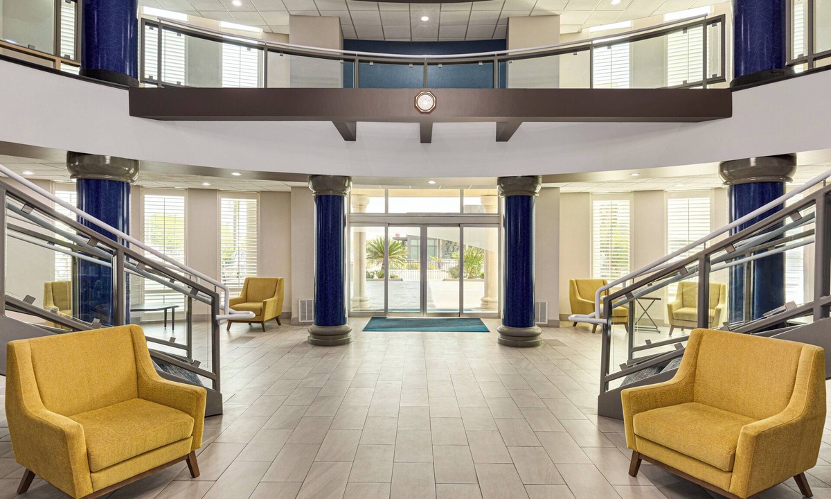 Bakersfield Hotel | Holiday Inn Express and Suites Bakersfield Central by IHG
