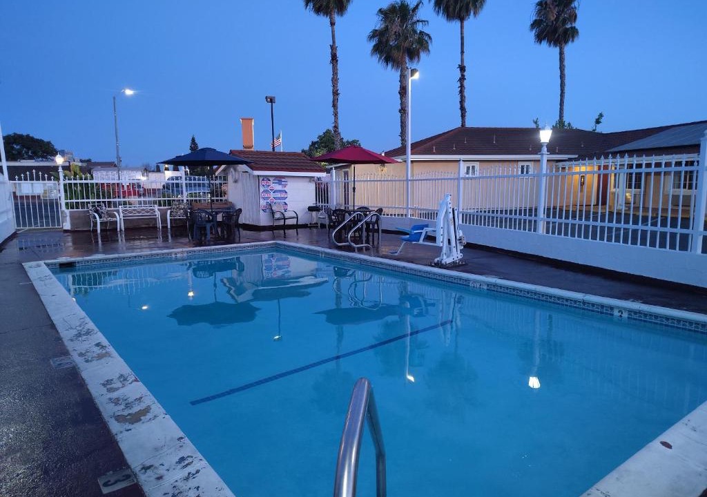 Oakdale Hotel | Holiday Motel Oakdale